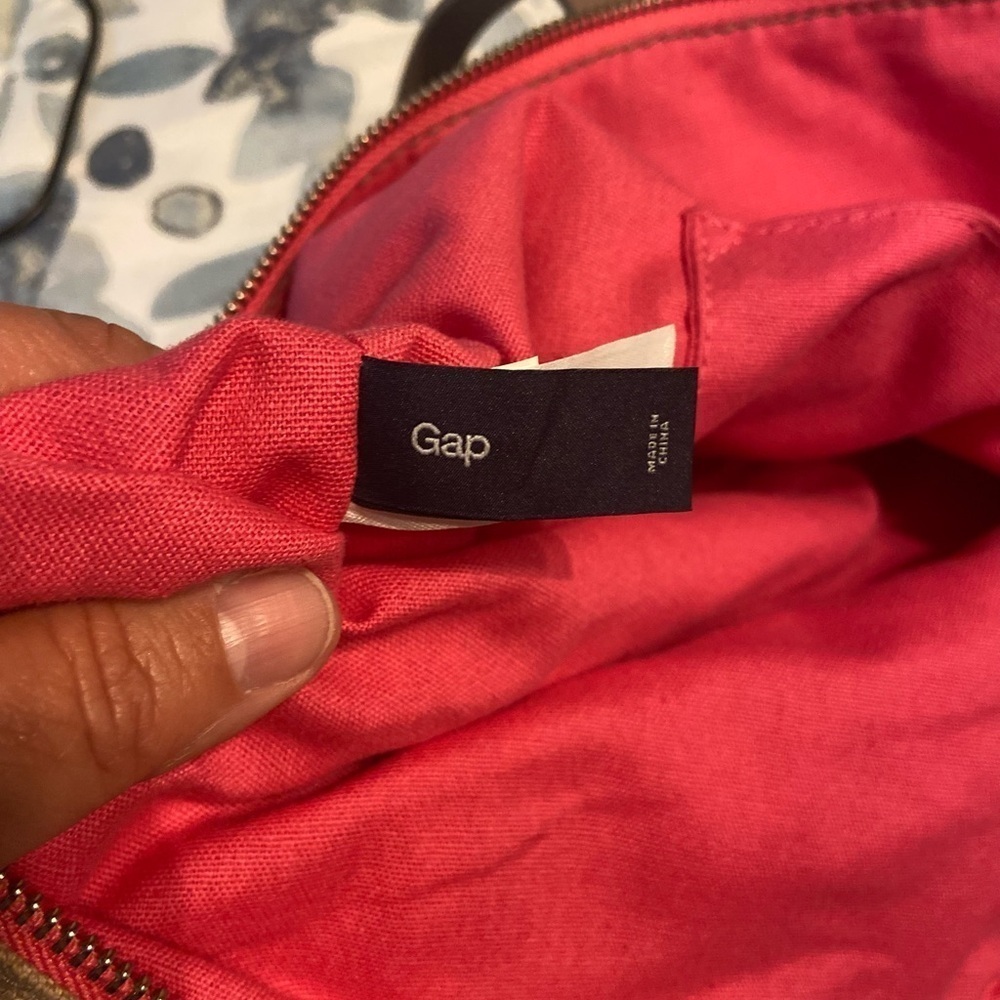 GAP Tote - Picture 3 of 7